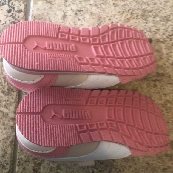 PUMA Girl's St Runner Hook and Loop Sneaker-8 Toddler - Picture 3 of 6